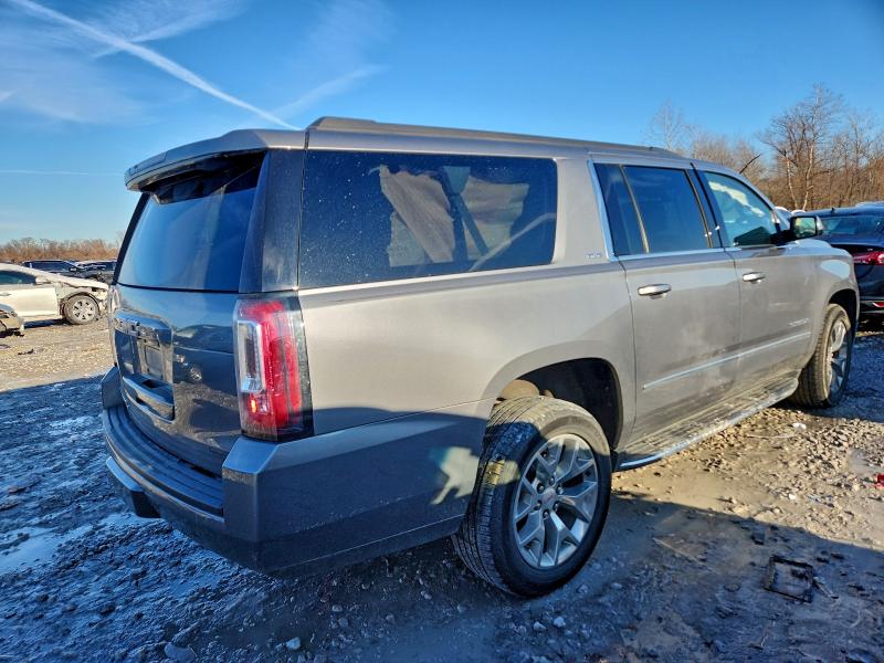 Фото 3 - GMC YUKON
