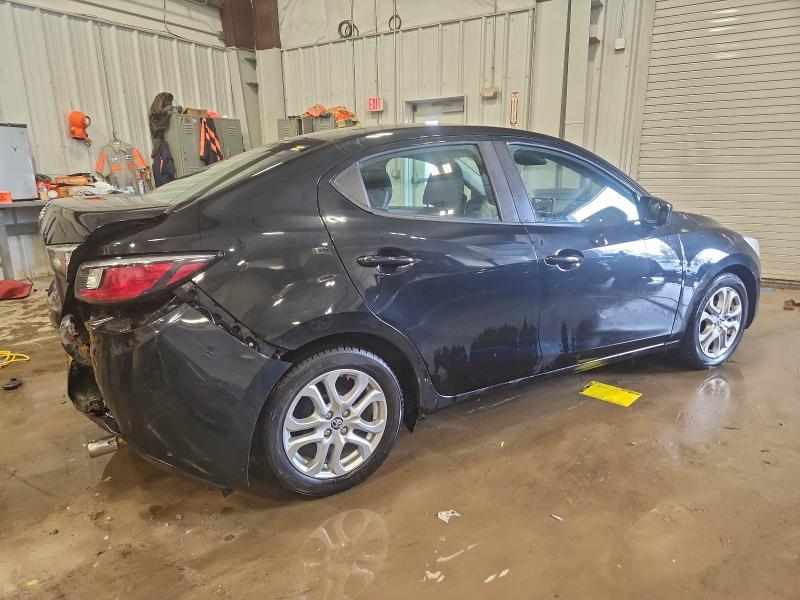 Фото 3 - TOYOTA YARIS