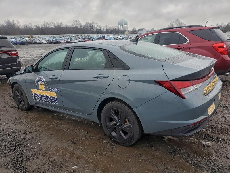 Фото 2 - HYUNDAI ELANTRA