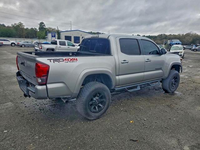 Фото 3 - TOYOTA TACOMA
