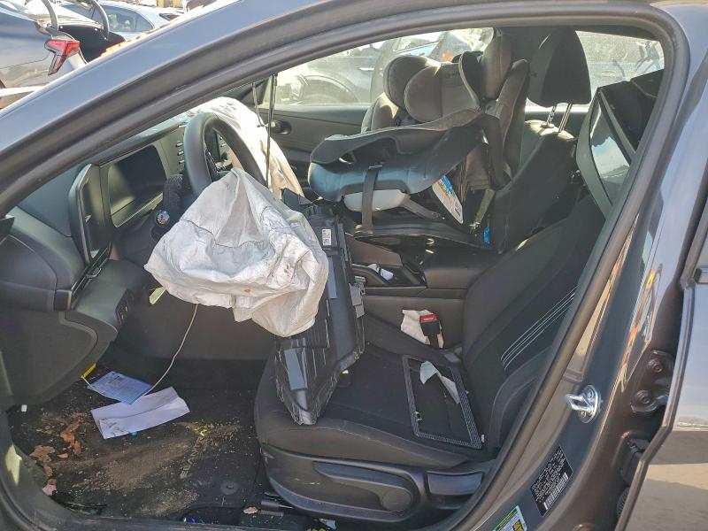 Фото 7 - HYUNDAI ELANTRA