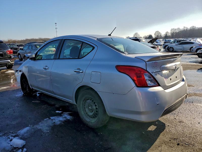 Фото 2 - NISSAN VERSA