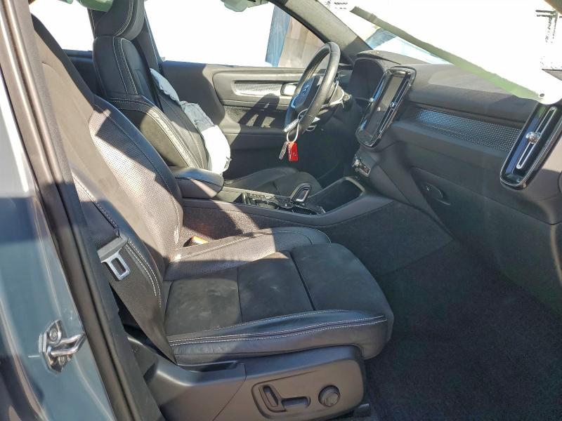 Фото 7 - VOLVO XC40