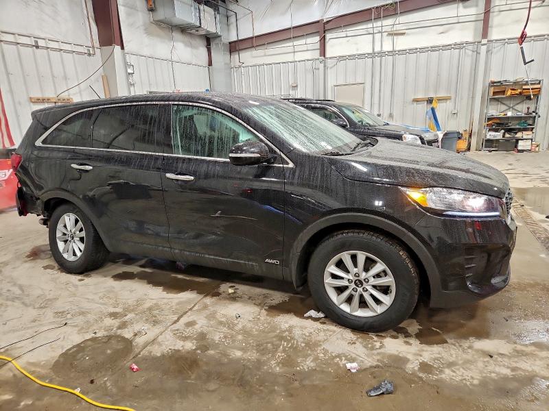 Фото 4 - KIA SORENTO