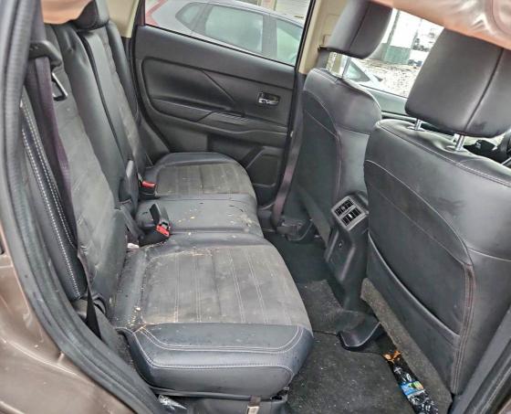 Фото 10 - MITSUBISHI OUTLANDER