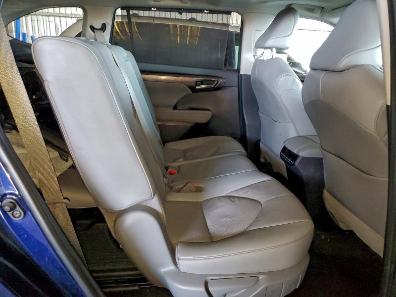 Фото 11 - TOYOTA HIGHLANDER