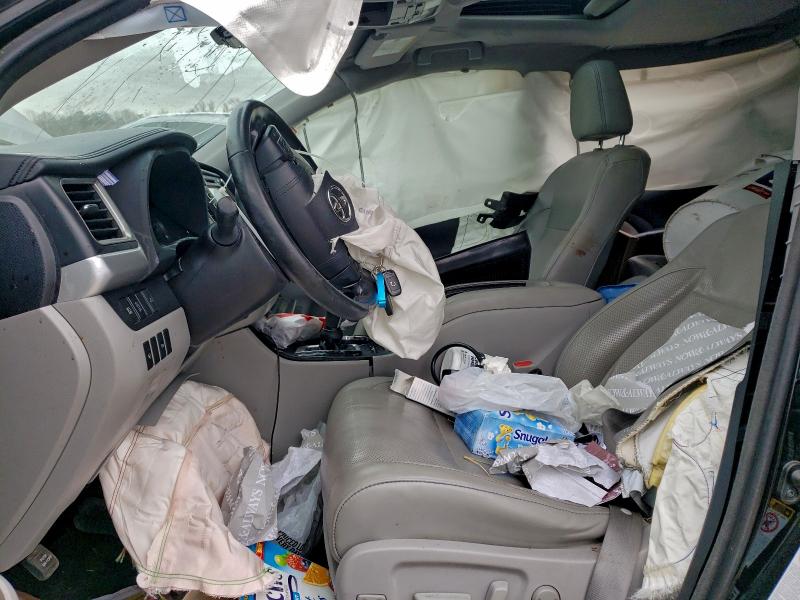 Фото 7 - TOYOTA HIGHLANDER