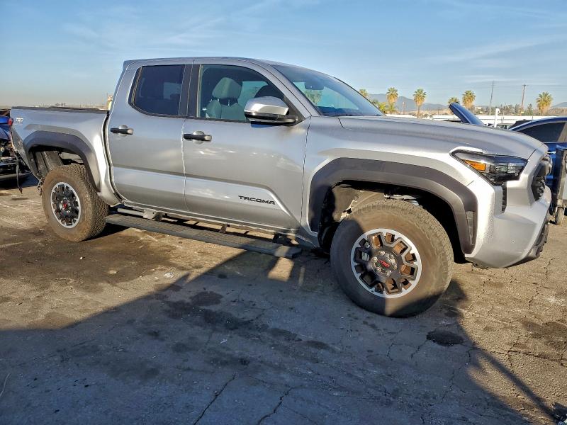 Фото 4 - TOYOTA TACOMA