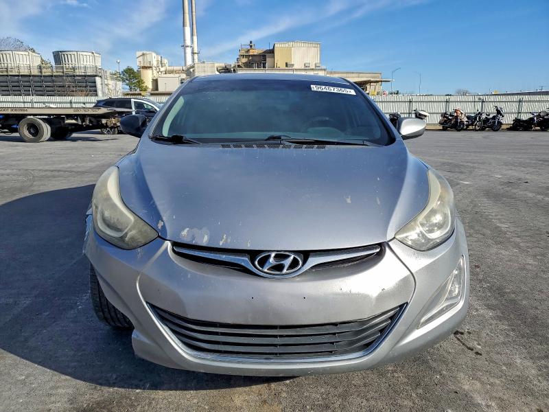 Фото 5 - HYUNDAI ELANTRA