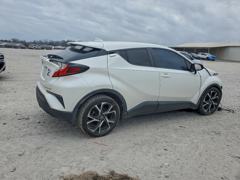 Фото 3 - TOYOTA C-HR