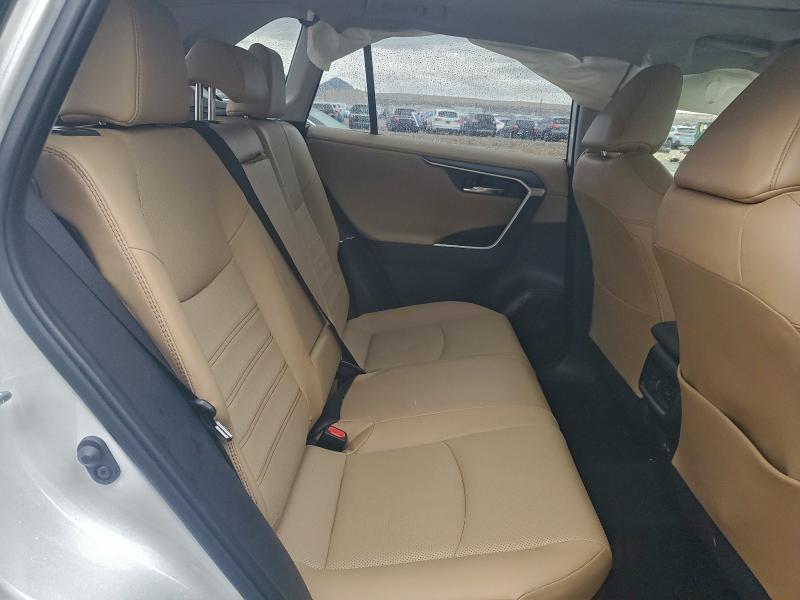 Фото 10 - TOYOTA RAV4