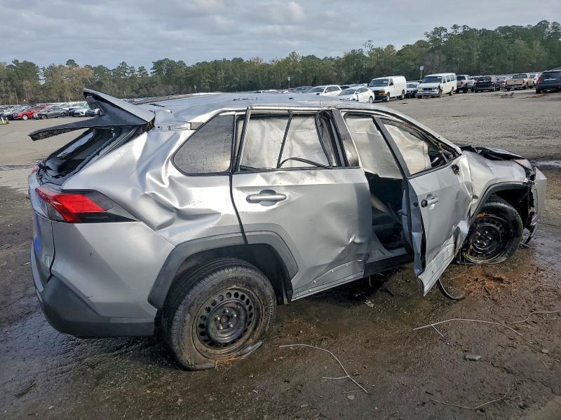 Фото 3 - TOYOTA RAV4