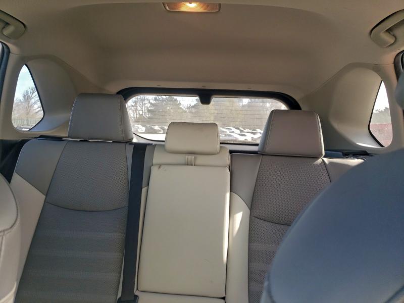 Фото 10 - TOYOTA RAV4