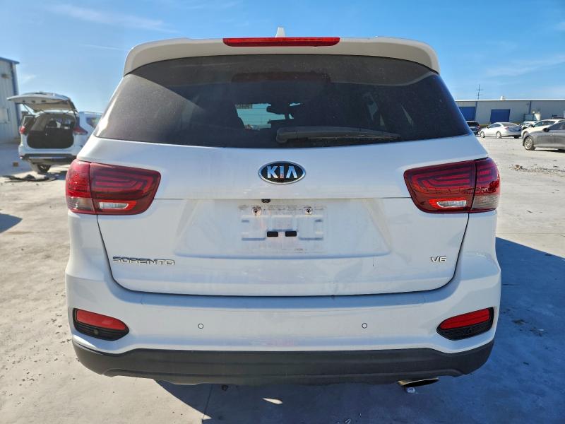 Фото 6 - KIA SORENTO