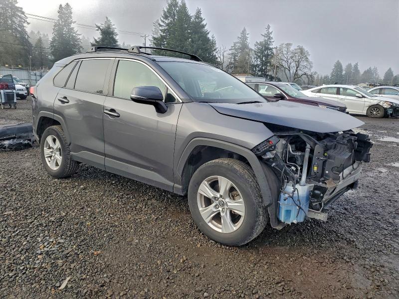 Фото 4 - TOYOTA RAV4