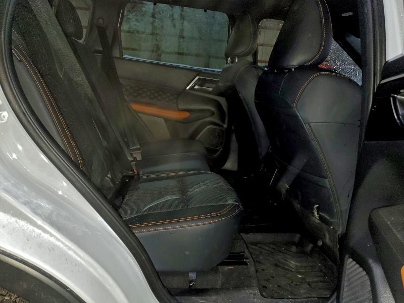 Фото 11 - MITSUBISHI OUTLANDER