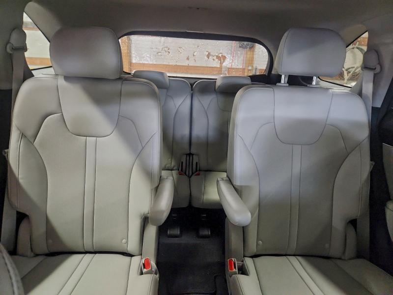 Фото 10 - KIA SORENTO