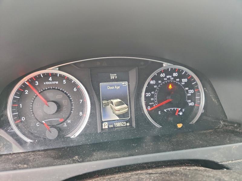 Фото 9 - TOYOTA CAMRY