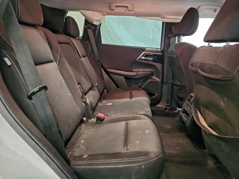 Фото 11 - MITSUBISHI OUTLANDER