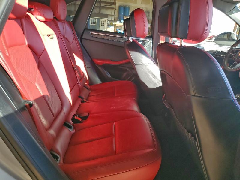 Фото 10 - PORSCHE MACAN