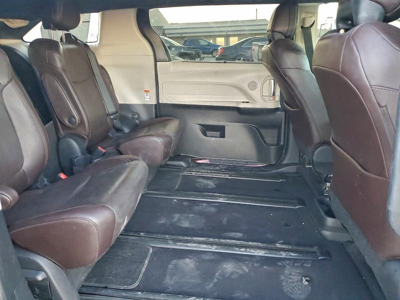 Фото 11 - TOYOTA SIENNA