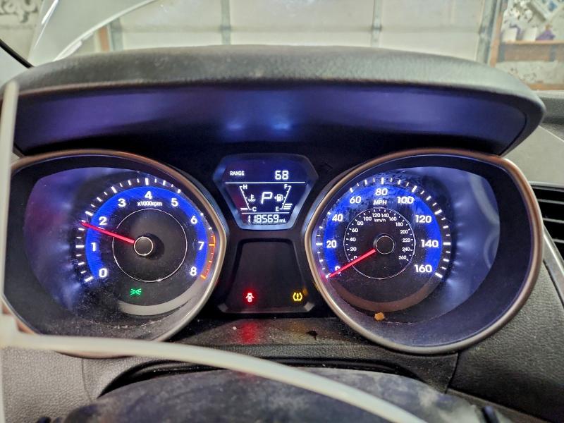 Фото 9 - HYUNDAI ELANTRA