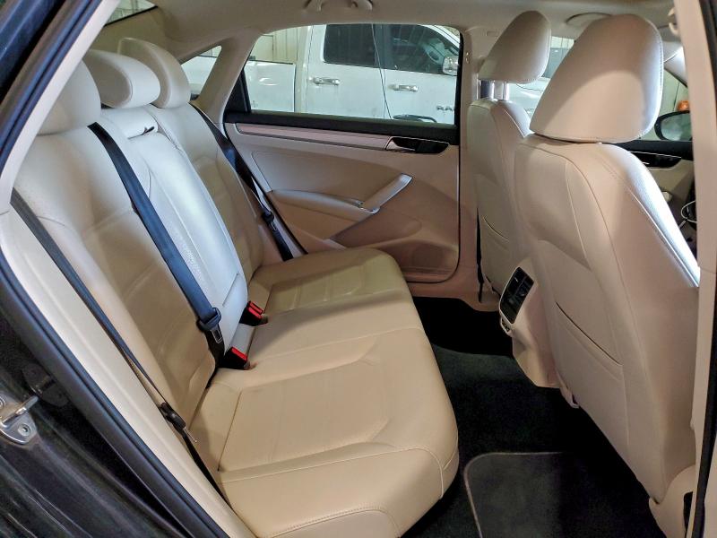 Фото 10 - VOLKSWAGEN PASSAT