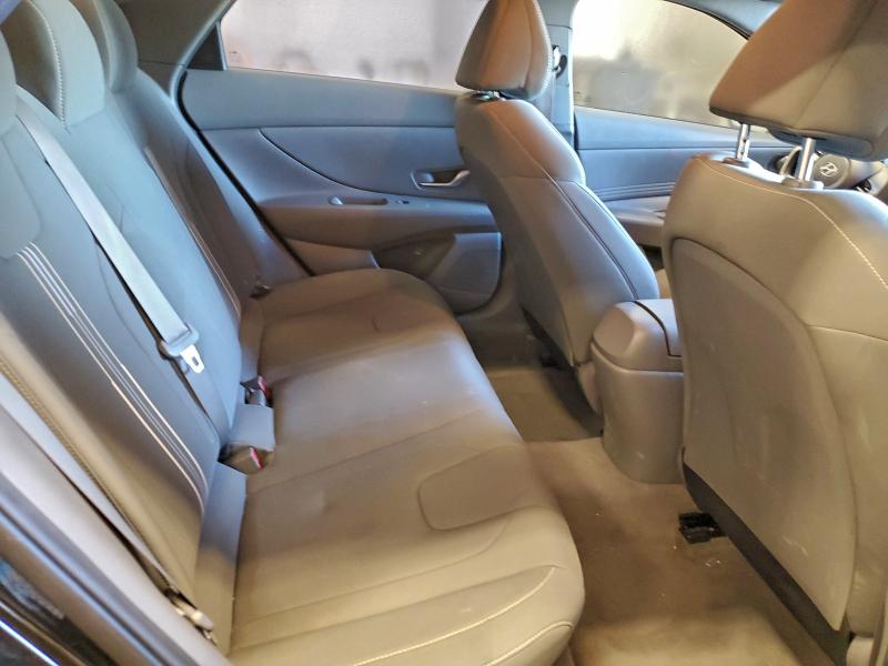 Фото 10 - HYUNDAI ELANTRA