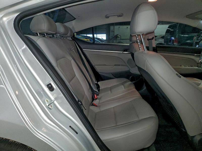 Фото 10 - HYUNDAI ELANTRA