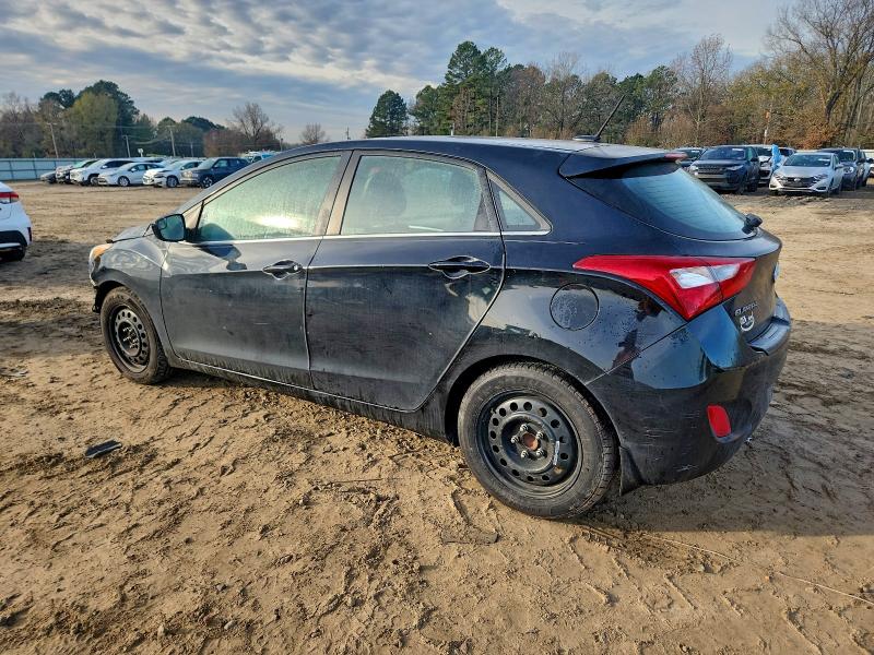 Фото 2 - HYUNDAI ELANTRA