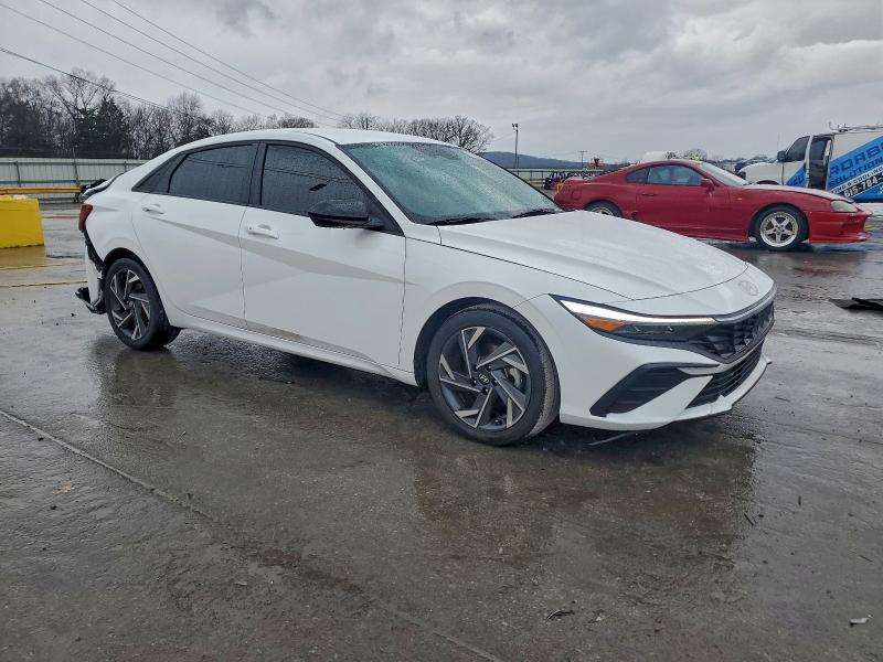 Фото 4 - HYUNDAI ELANTRA