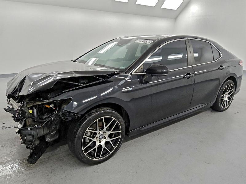 Фото 1 - TOYOTA CAMRY