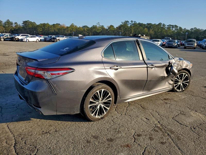 Фото 3 - TOYOTA CAMRY