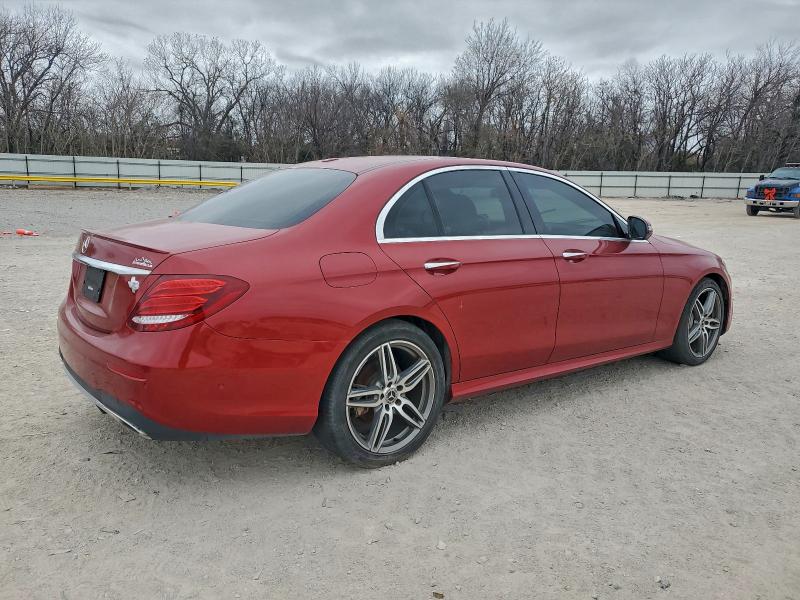 Фото 3 - MERCEDES-BENZ E-CLASS