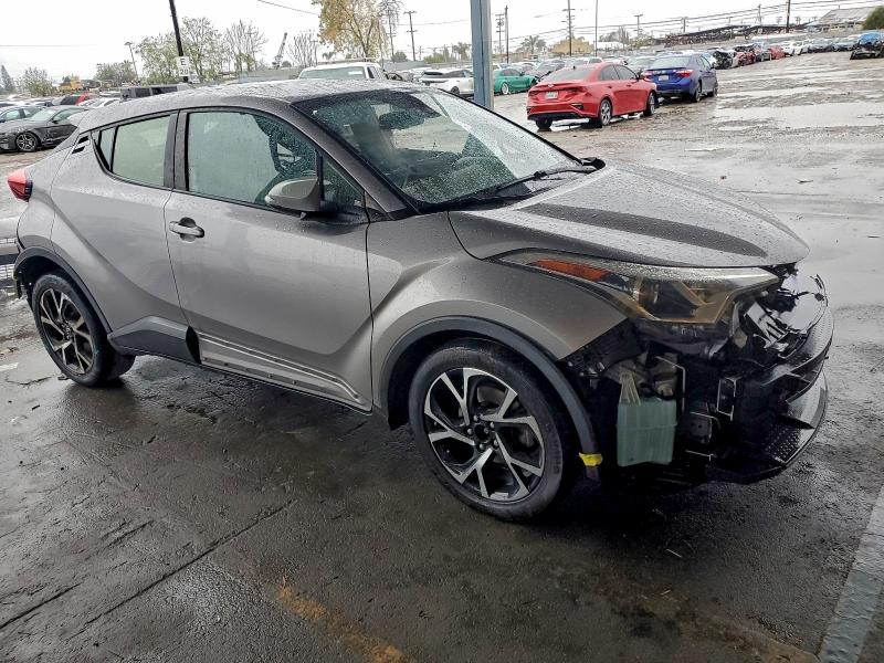 Фото 4 - TOYOTA C-HR