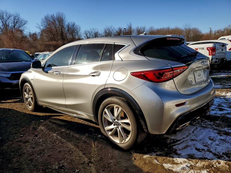 Фото 2 - INFINITI QX30