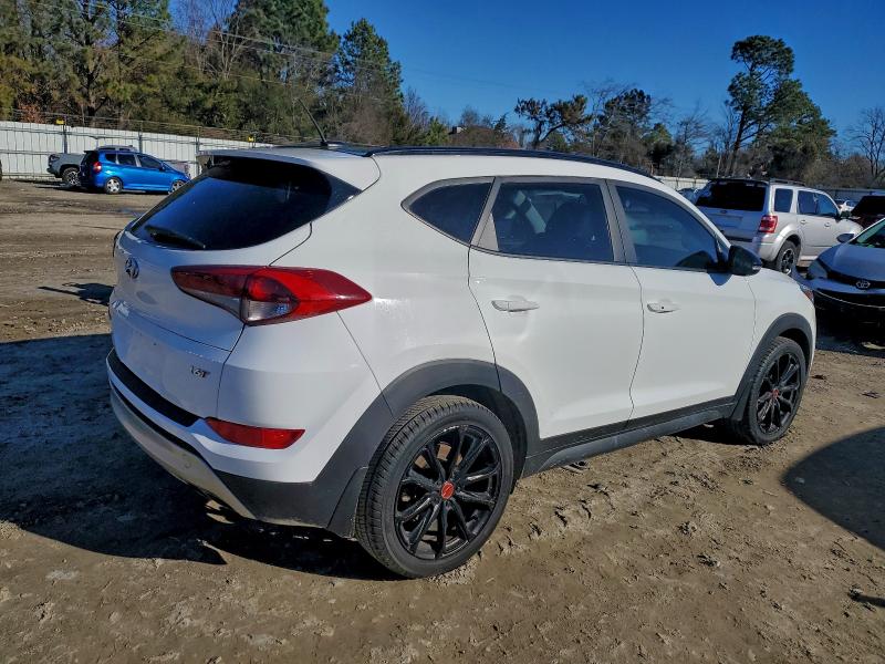 Фото 3 - HYUNDAI TUCSON