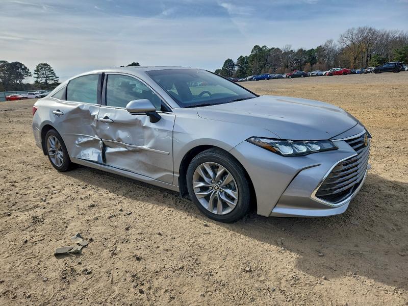 Фото 4 - TOYOTA AVALON