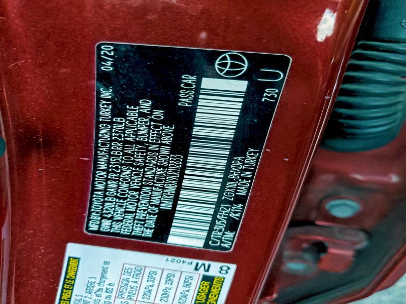 Фото 13 - TOYOTA C-HR