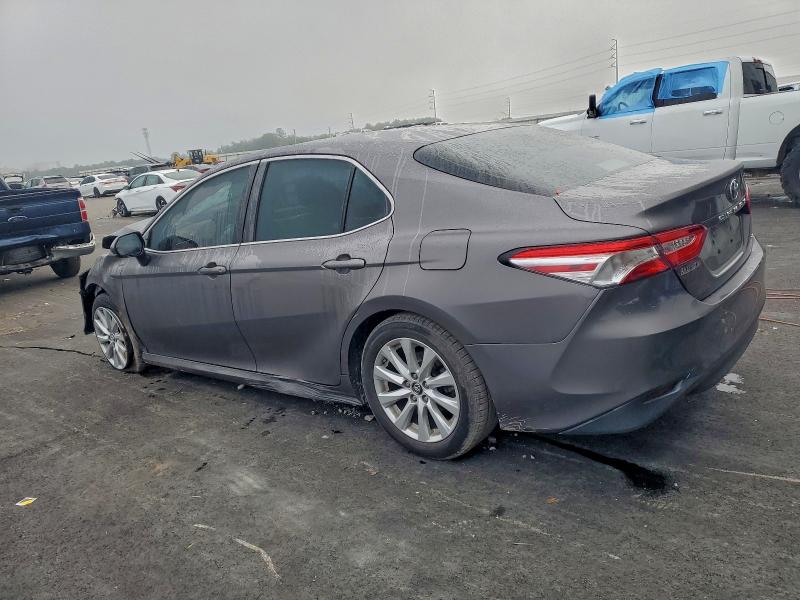 Фото 2 - TOYOTA CAMRY