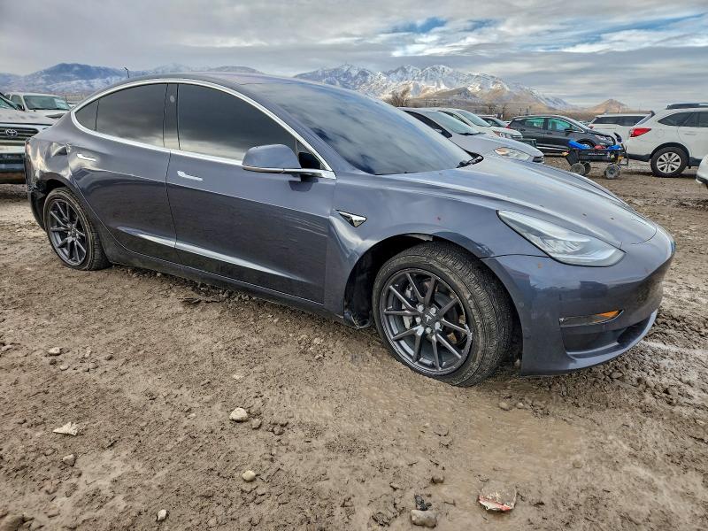 Фото 4 - TESLA MODEL 3