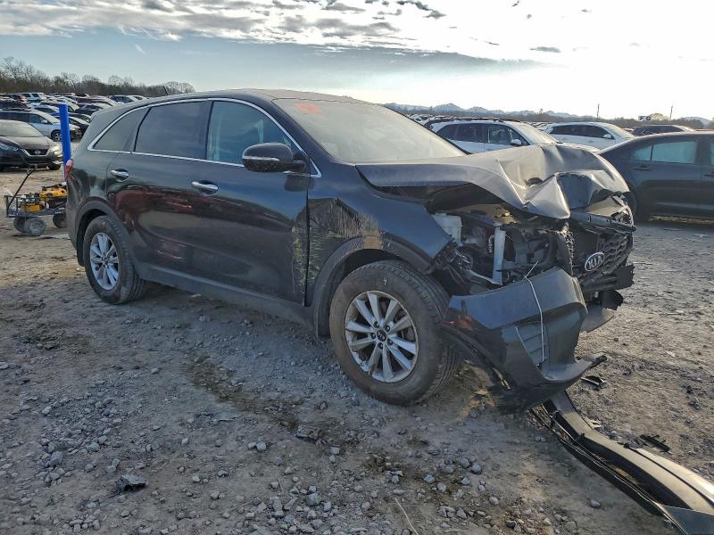 Фото 4 - KIA SORENTO