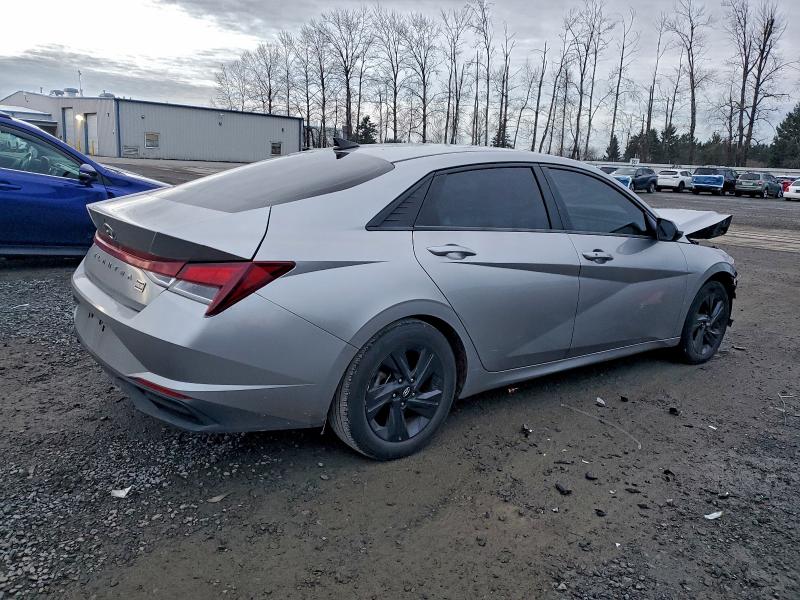 Фото 3 - HYUNDAI ELANTRA