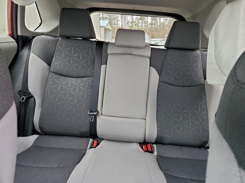 Фото 10 - TOYOTA RAV4