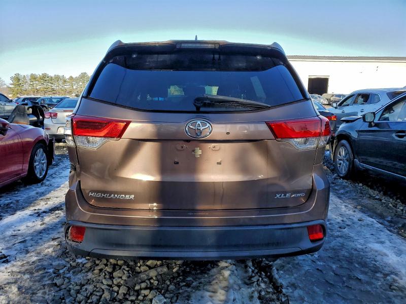 Фото 6 - TOYOTA HIGHLANDER