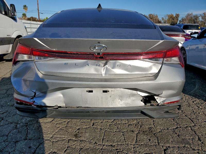 Фото 6 - HYUNDAI ELANTRA