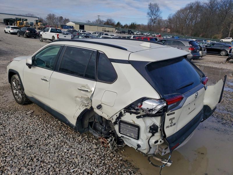 Фото 2 - TOYOTA RAV4