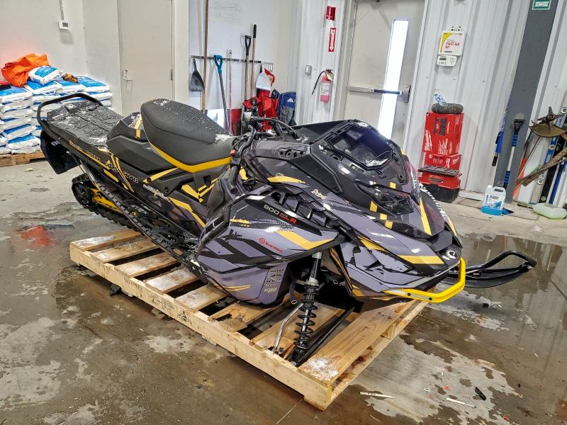 SKI-DOO SNOWMOBILE 2024