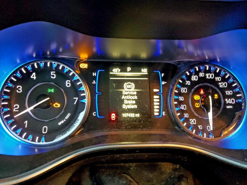 Фото 9 - CHRYSLER 200