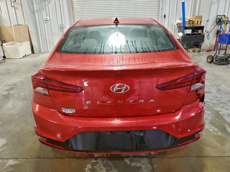 Фото 6 - HYUNDAI ELANTRA